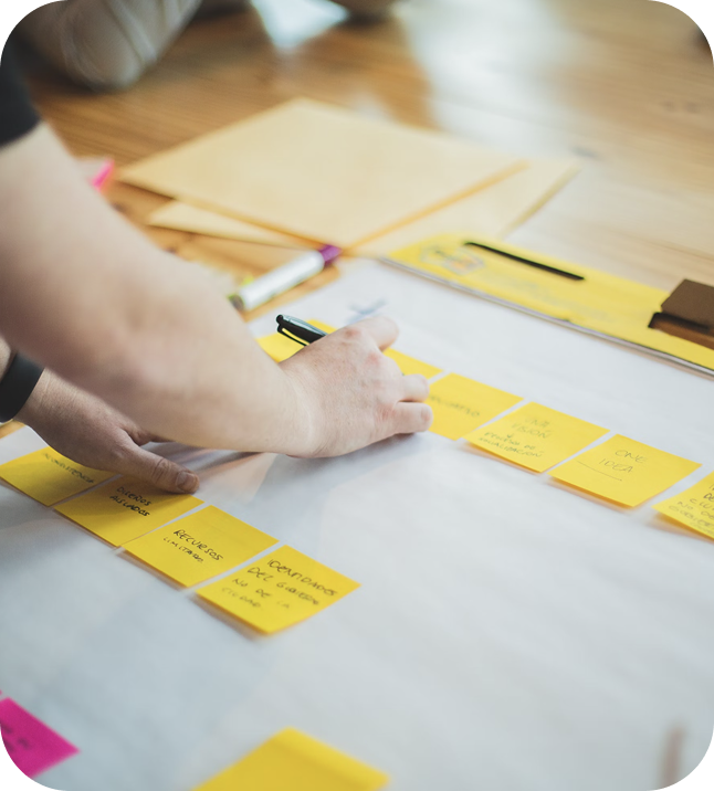 Atelier d'idéation post-its avec les parties prenantes